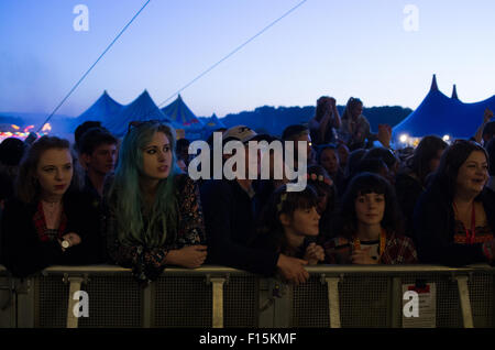 Leeds, UK. 27 août, 2015. Regarder la foule bande Leeds Leeds Festival, vitamine à Leeds, Royaume-Uni 2015 Credit : Nicholas Wesson/Alamy Live News Banque D'Images