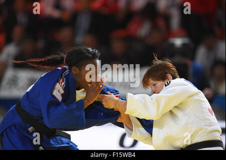 Astana, Kazakhstan. Août 27, 2015. (L-R) Clarisse Agbegnenou (FRA), Tina Trstenjak (SLO) Judo : le championnat du monde de judo 2015 Astana féministe -63kg match final à l'ALAU Ice Palace à Astana, Kazakhstan . Credit : AFLO SPORT/Alamy Live News Banque D'Images