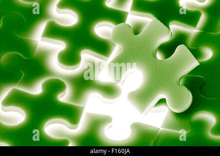 Arrière-plan de grands puzzles en vert brillant Banque D'Images