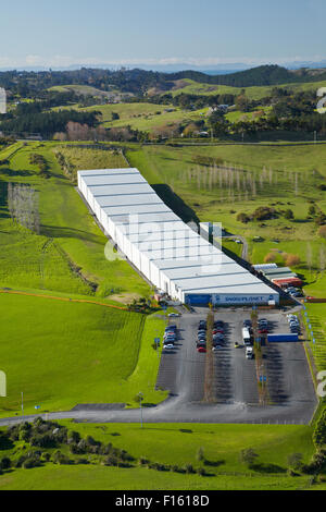 Centre de loisirs intérieur Snowplanet, Silverdale, Hibiscus Coast, au nord de l'île du nord, Auckland, Nouvelle-Zélande - vue aérienne Banque D'Images