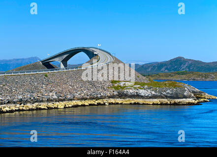 Pont Storsisundet, Storsisundetbrua, sur la route de l'Atlantique, Atlanterhavsveien, comté de Møre og Romsdal, Norvège Banque D'Images