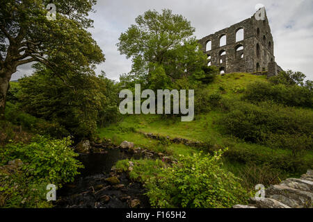 Archéologie industrielle : les ruines spectaculaires d'Ynys y Pandy ardoise désaffectées, Moulin de Snowdonia National Park, Cwmystradllyn Banque D'Images