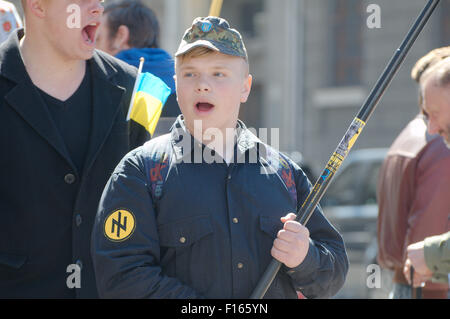 Odessa, Ukraine. 15 Oct, 2014. 30 mars, Odessa, Ukraine . '' Radical secteur droit '' et d'auto-défense maidan . 30 mars, Odessa, Ukraine. Les partisans de rallye maidan mars à Odessa. Cette réunion est consacrée à la Journée du Souvenir 40 jours après la mort de ''sotnia céleste.'' lors d'une manifestation à laquelle ont participé plus de 5 000 personnes. Les slogans principaux :.'' gloire à l'Ukraine - Les héros de la gloire''.'' la mort pour les ennemis ''.''héros ne font pas mourir - mourir ennemis ''.''Oleksandr Muzychko (Sashko Bily) - Nous prenons la vengeance pour vous © Andrey Nekrasov/ZUMA/ZUMAPRESS.com/Alamy fil Live News Banque D'Images