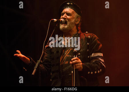 Milan Italie. 27 août 2015. L'American gypsy-punk Gogol Bordello effectue à vivre pendant la Mercati Generali 'Estathè son marché 2015" Crédit : Rodolfo Sassano/Alamy Live News Banque D'Images