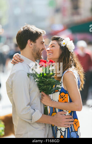 En couple à Paris Banque D'Images