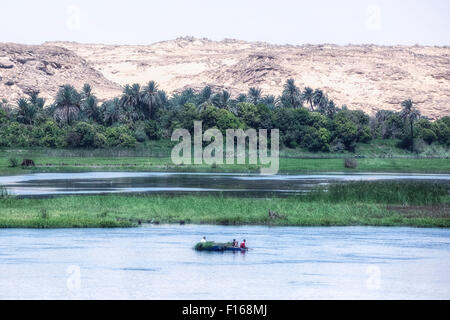 La vie à du Nil, entre Louxor et Assouan, Egypte, Afrique du Sud Banque D'Images