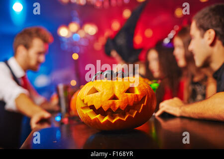 Jack-o'-lantern comme décoration de discothèque Banque D'Images