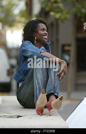 June Sarpong à Seven Dials Covent Garden London 1 nov 2003 (crédit de droit©Jack Ludlam). Banque D'Images