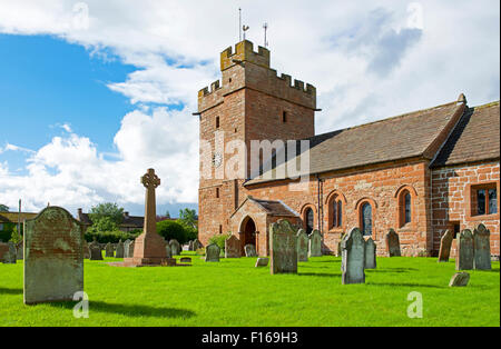 L'église de St Cuthbert dans le village de Grand Salkeld, Cumbria, Angleterre, Royaume-Uni Banque D'Images