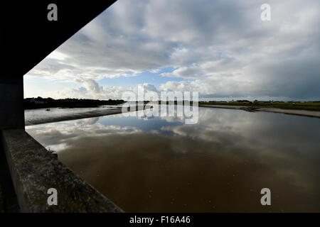 Shoreham, Sussex, UK. 28 août, 2015. La scène paisible sur la rivière Adur tôt ce matin par l'aéroport de la ville de Brighton Banque D'Images