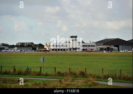 Shoreham, Sussex, UK. 28 août, 2015. L'aéroport de la ville de Brighton est calme ce matin, où il est presque une semaine depuis un jet Hawker Hunter s'est écrasé sur la A27 pendant une exposition dans l'hôtel Shoreham Airshow tuant 11 personnes Crédit : Simon Dack/Alamy Live News Banque D'Images