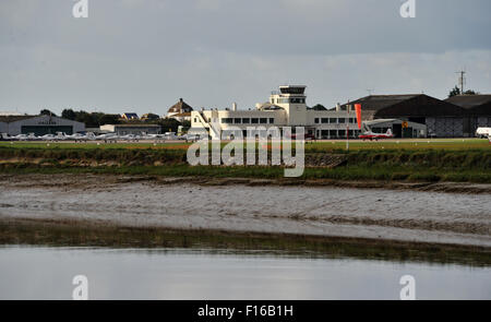 Shoreham, Sussex, UK. 28 août, 2015. L'aéroport de la ville de Brighton est calme ce matin, où il est presque une semaine depuis un jet Hawker Hunter s'est écrasé sur la A27 pendant une exposition dans l'hôtel Shoreham Airshow tuant 11 personnes Crédit : Simon Dack/Alamy Live News Banque D'Images