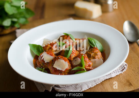Boulettes de porc à la sauce tomate Banque D'Images