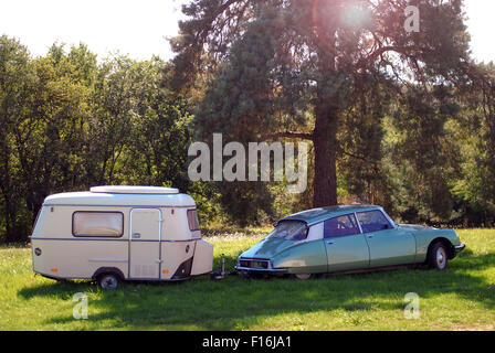 Citroën DS et caravane Banque D'Images