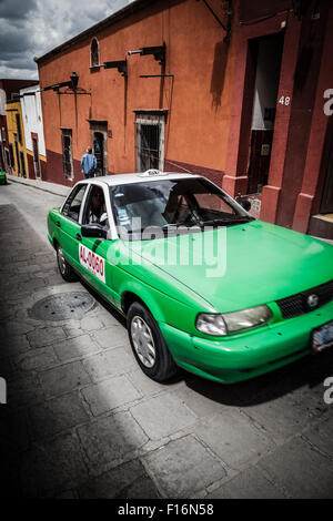 Une scène de rue pittoresque dans la charmante ville de San Miguel de Allende, Mexique