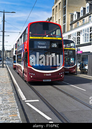 Dh Princes Street Edinburgh trafic bus Lothian Banque D'Images