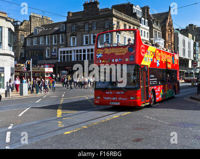 Dh de visite de la ville de Princes Street Edinburgh Bus Open air top double decker touristes uk Banque D'Images