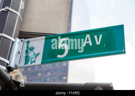 Plaque de rue 5e Avenue à New York City Banque D'Images