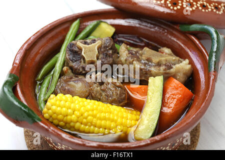 Mole de olla, mexicains et boeuf épicé Ragoût aux légumes Banque D'Images