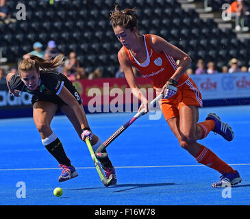 Lea Valley, London, UK. Août 28, 2015. Unibet EuroHockey Championships Jour 8. Pays-bas contre l'Allemagne. Naomi van As (NED) attaques contre Allemagne © Plus Sport Action/Alamy Live News Banque D'Images