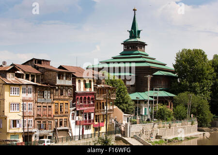 L'Inde, le Jammu-et-Cachemire, Srinagar, historique, Khanqah-i-Mu'ala, la Mosquée Shah Hamdan sur les rives de la rivière Jhelum Banque D'Images