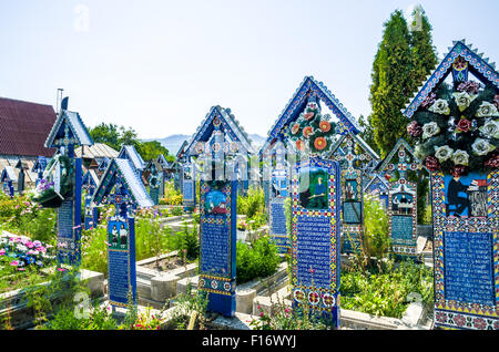 SAPANTA, Maramures, Roumanie - 9 août, 2015. Le Cimetière Joyeux de Sapanta, comté de Maramures, Roumanie. Banque D'Images