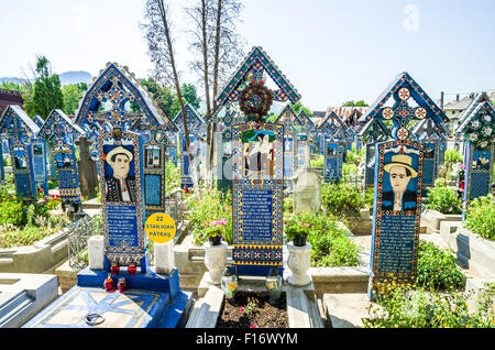 SAPANTA, Maramures, Roumanie - 9 août, 2015. Le Cimetière Joyeux de Sapanta, comté de Maramures, Roumanie. Banque D'Images