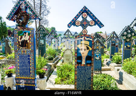 SAPANTA, Maramures, Roumanie - 9 août, 2015. Le Cimetière Joyeux de Sapanta, comté de Maramures, Roumanie. Banque D'Images