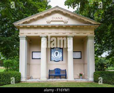 Mémorial à Diana, princesse de Galles, dans les motifs d'Althorp, Northamptonshire, England, UK Banque D'Images