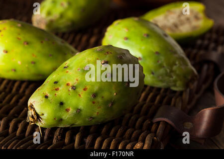 Les fruits de cactus vert organique cru prêt à manger Banque D'Images