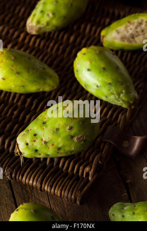 Les fruits de cactus vert organique cru prêt à manger Banque D'Images