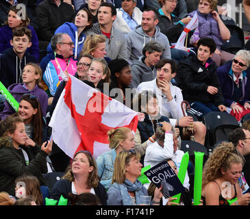 Lea Valley, London, UK. Août 28, 2015. Unibet EuroHockey Championships Jour 8. L'Angleterre contre l'Espagne. De jeunes Anglais ventilateur profiter de la partie : Action Crédit Plus Sport/Alamy Live News Banque D'Images