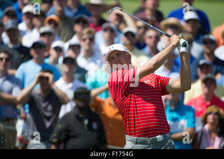 Edison, NJ, USA. Août 28, 2015. Jordan Spieth (USA) tee's au 3ème orifice pendant le deuxième tour de la Barclays Fed Ex Champion à Plainfield Country Club à Edison, NEW JERSEY Kostas Lymperopoulos/csm/Alamy Live News Banque D'Images