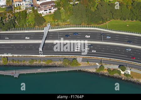 Autoroute du nord, St Marys Bay, Auckland, île du Nord, Nouvelle-Zélande - vue aérienne Banque D'Images