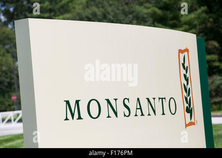 Un logo affiche à l'extérieur du siège de la société Monsanto, à Saint Louis, Missouri le 16 août 2015. Banque D'Images