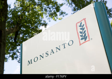 Un logo affiche à l'extérieur du siège de la société Monsanto, à Saint Louis, Missouri le 16 août 2015. Banque D'Images