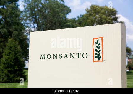 Un logo affiche à l'extérieur du siège de la société Monsanto, à Saint Louis, Missouri le 16 août 2015. Banque D'Images