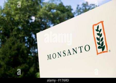 Un logo affiche à l'extérieur du siège de la société Monsanto, à Saint Louis, Missouri le 16 août 2015. Banque D'Images