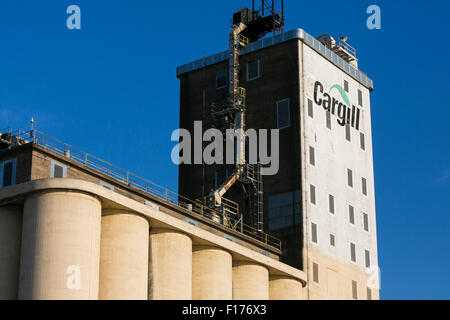 Un logo affiche à l'extérieur d'un établissement occupé par Cargill, Inc., dans la région de East Saint Louis, Illinois, le 16 août 2015. Banque D'Images