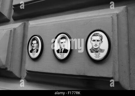 Des photographies de personnes exécutées en 1956/1957 sur le mur de la Maison de la terreur, Andrassy ut 60, Budapest, Hongrie Banque D'Images