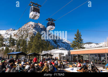 En gondole à l'village, Squaw Valley Resort, Lake Tahoe, California Banque D'Images