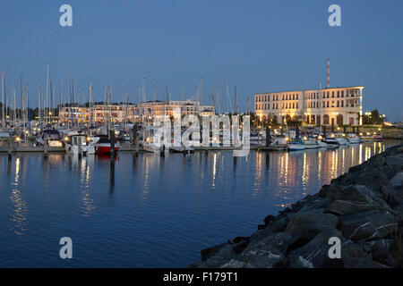 Marina dans la soirée, Rostock, Rostock, Mecklembourg-Poméranie occidentale, Allemagne Banque D'Images