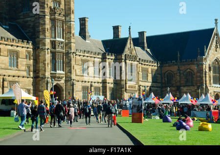 Sydney, Australie 29 Août 2015 : l'Université de Sydney a ouvert ses portes aujourd'hui à des étudiants en quête d'inscrire en 2016. Un vaste éventail de cours étaient sur l'affichage de la première université de l'Australie, allant du traditionnel à l'ultra nouveau pour les étudiants de premier cycle et des étudiants. Son heure d'ouverture pour les universités à la fin du mois d'août et septembre avec d'autres, y compris d'uni UT et Notre Dame également ouvrir aujourd'hui et de l'uni de la Nouvelle Galles du Sud avec l'Uni de Western Sydney ouvrent leurs portes dans les semaines à venir. Credit : Sydney Photographe/Alamy Live News Banque D'Images