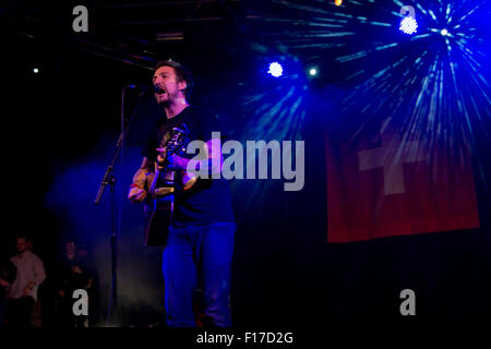 Frank Turner sur la scène du festival Scène République à la Leeds Festival, Bramham Park, Leeds, Royaume-Uni le vendredi 28 août 2015 Banque D'Images