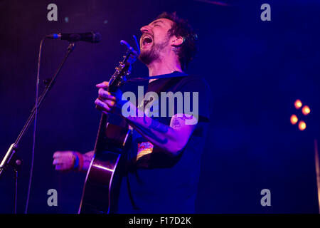 Frank Turner sur la scène du festival Scène République à la Leeds Festival, Bramham Park, Leeds, Royaume-Uni le vendredi 28 août 2015 Banque D'Images