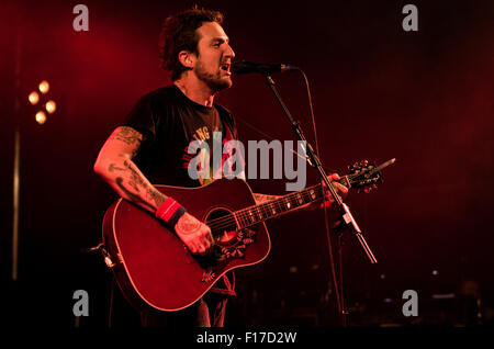 Frank Turner sur la scène du festival Scène République à la Leeds Festival, Bramham Park, Leeds, Royaume-Uni le vendredi 28 août 2015 Banque D'Images