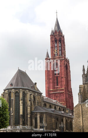Tour rouge de Saint Jan's Church, Sint Janskerk, Maastricht, province de Limbourg, Pays-Bas, Banque D'Images