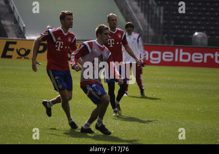 Thomas Mueller, Philipp Lahm, Arien Robben - formation des FC Bayern München vor dem anstehenden Finale um den DFB-Pokal zwische Banque D'Images