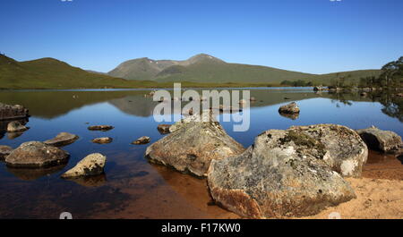 Lochan na h-Achlaise sur Rannoch Moor. Banque D'Images