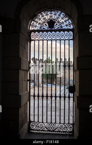 Avila, Espagne - 10 août 2015 : vue de l'intérieur du couvent de Santa Teresa, un style Baroque carmélitaine, posée sur la maison natale Banque D'Images